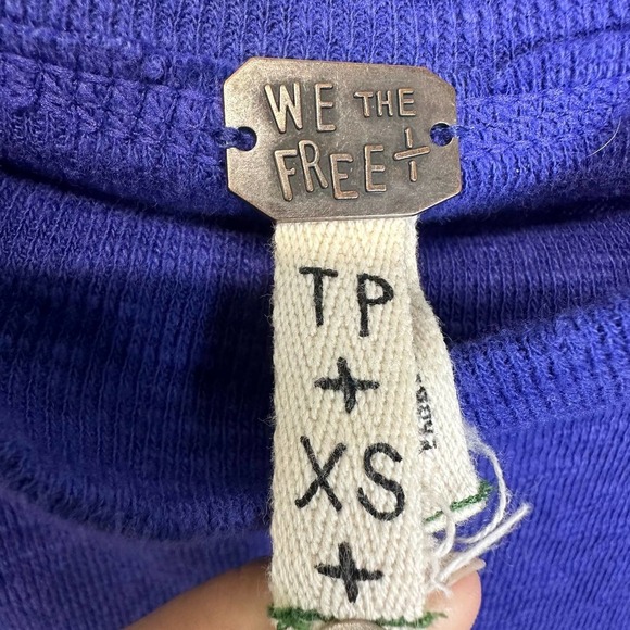 FREE PEOPLE Sweater Women’s sz. XS Purple Relax Fit‎ Off the Should Long Sleeve - Picture 6 of 8